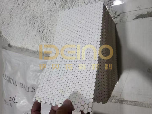 Slijtvaste keramische platen lossen de slijtageproblemen van cement-, staal- en mijnbouwmaterieel op.